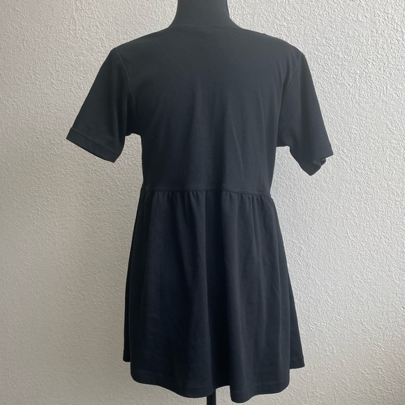 Pretty Babydoll Dress with Pockets and Big Accent Buttons - Picture 4 of 11